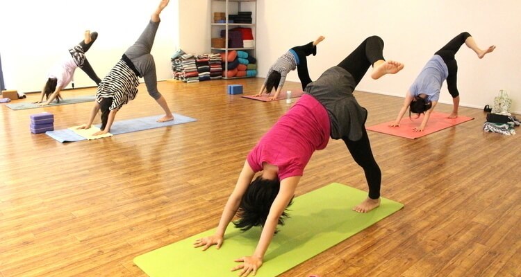 背中痩せを成功させる ストレッチとヨガで美背中に変身 習い事の検索予約サイト Eparkスクール