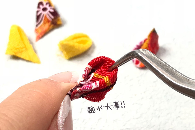 ばさばさ側にボンドをつけます。